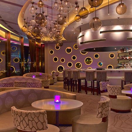 Four Seasons Hotel Doha Eksteriør billede The bar at the Wynn