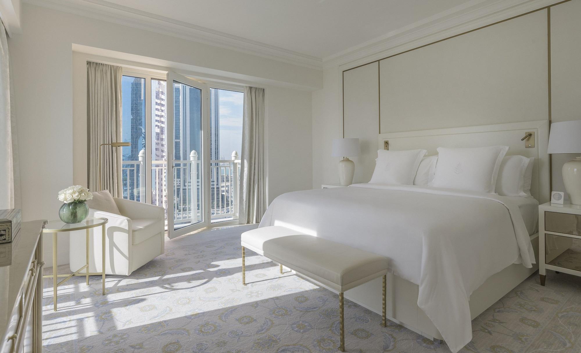 Four Seasons Hotel Doha Eksteriør billede A bedroom at The Ivy Hotel