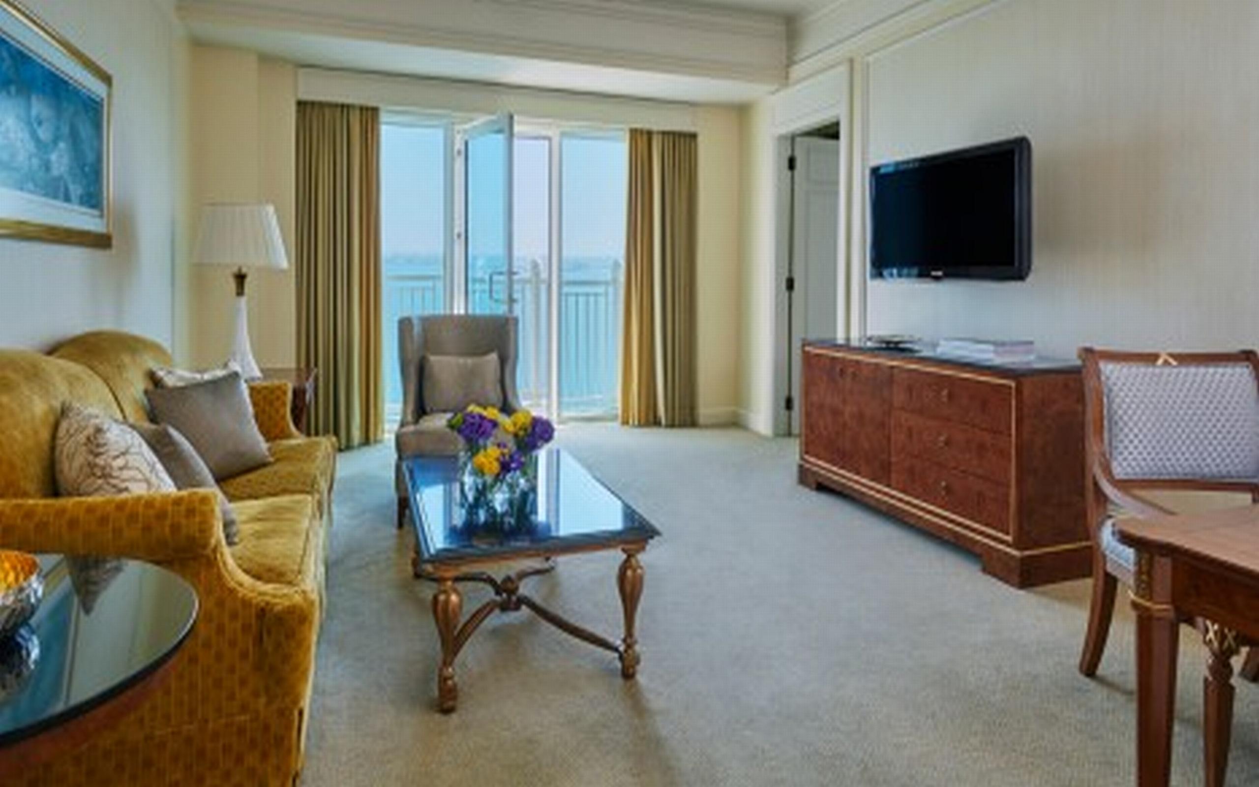 Four Seasons Hotel Doha Eksteriør billede A living room at the Four Seasons Hotel