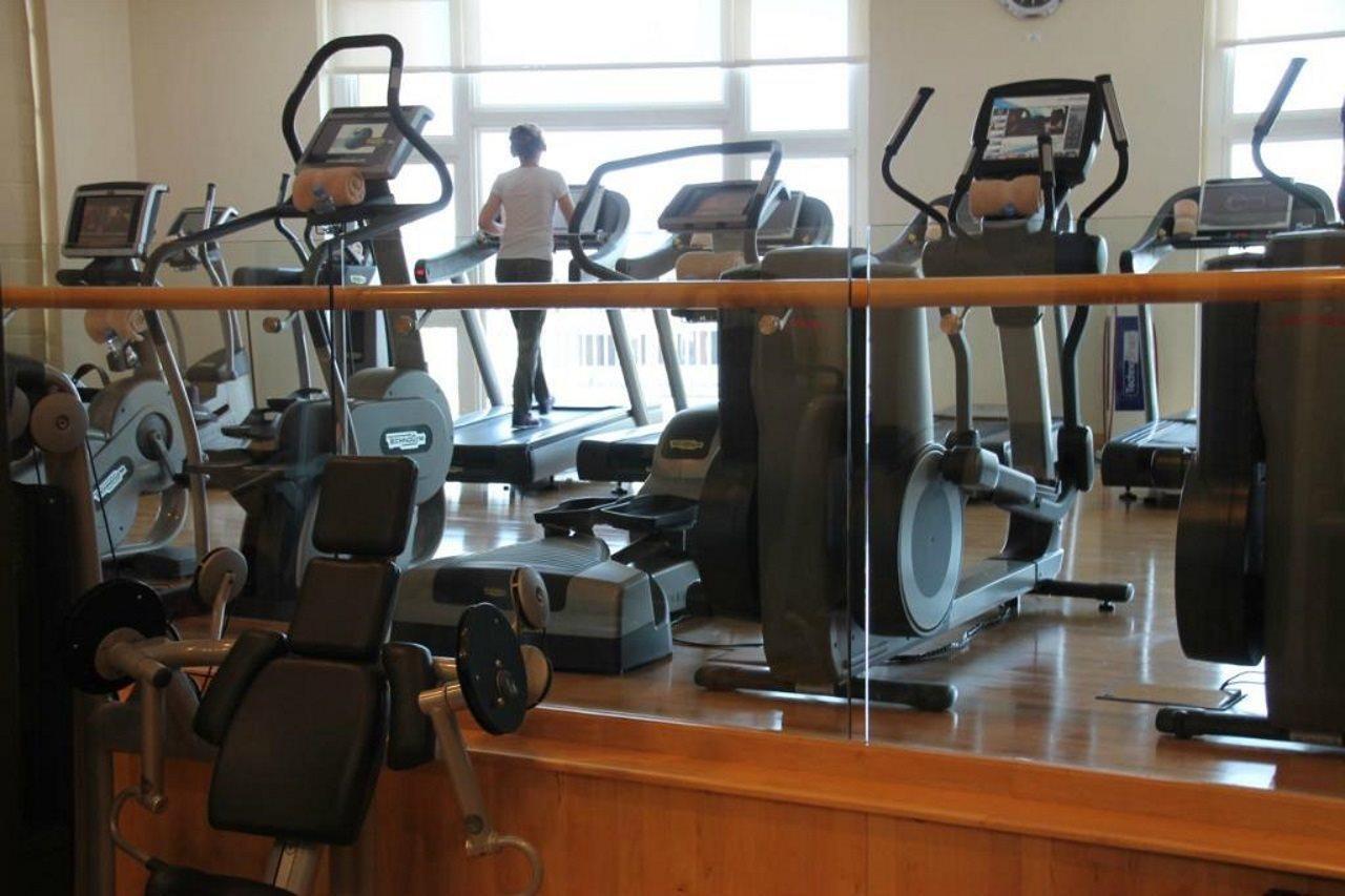Four Seasons Hotel Doha Eksteriør billede Elliptical cross trainer