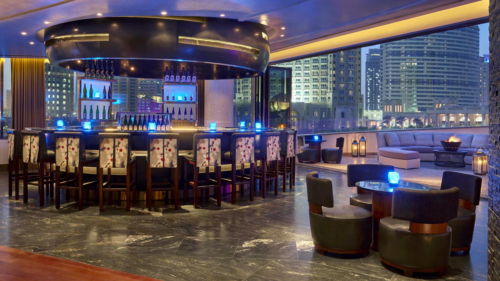 Four Seasons Hotel Doha Eksteriør billede The bar at the 360° Lounge
