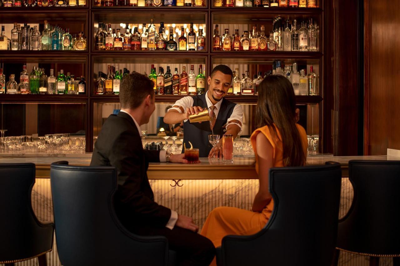 Four Seasons Hotel Doha Eksteriør billede The Bar at The Ivy
