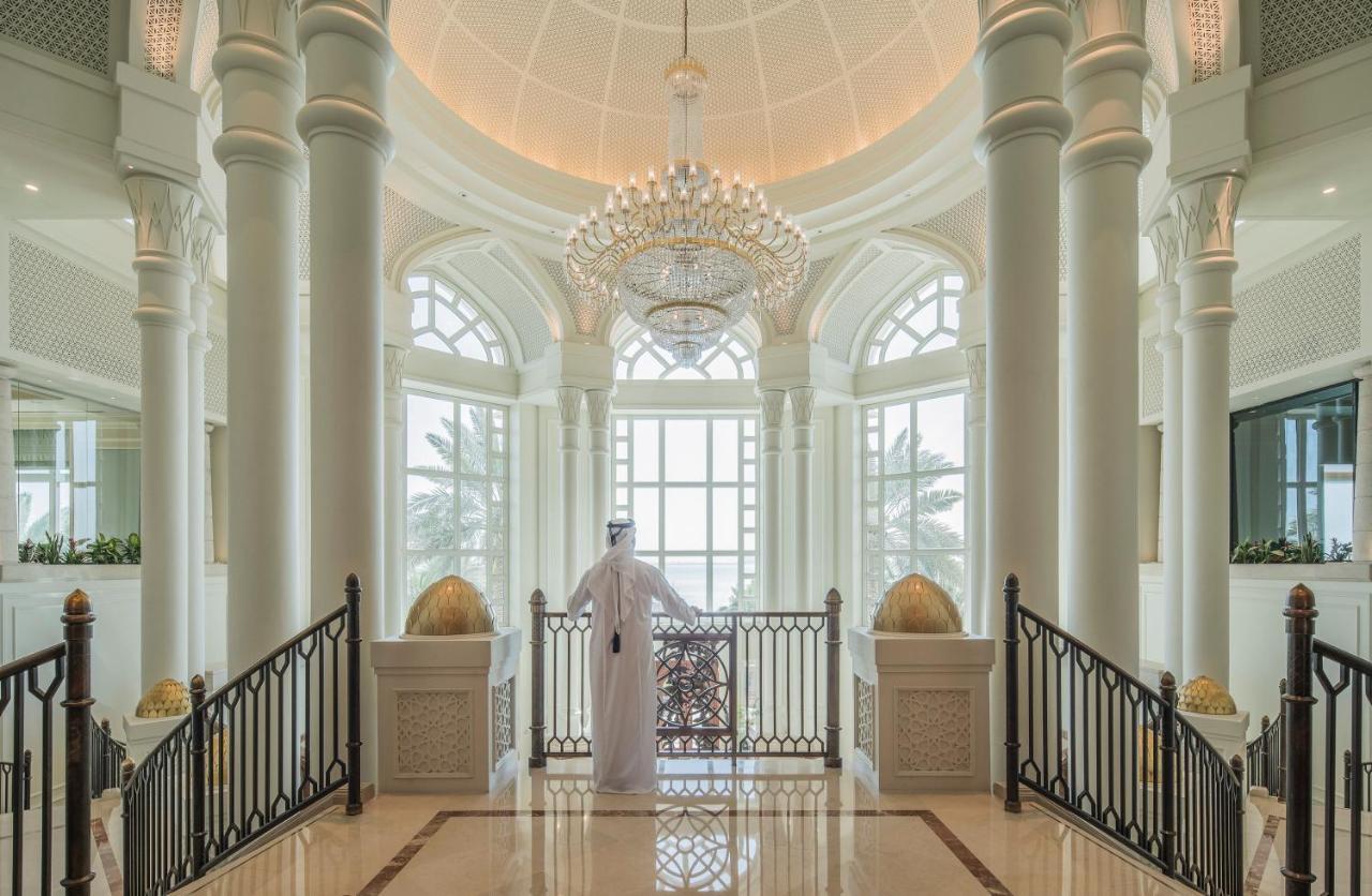 Four Seasons Hotel Doha Eksteriør billede The hotel's lobby
