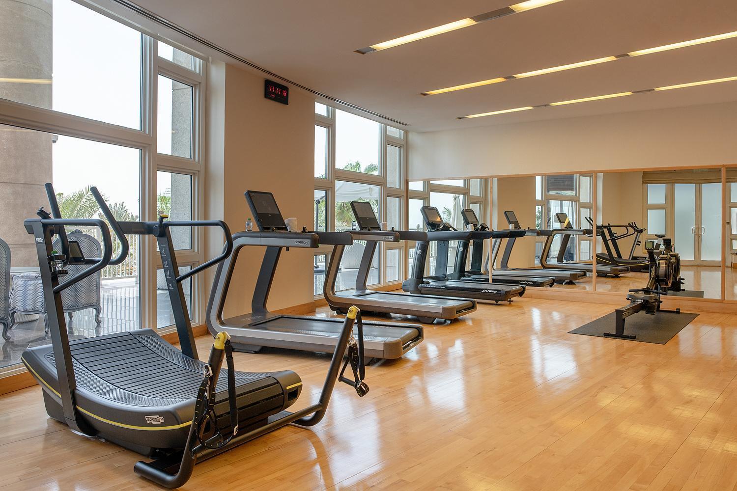 Four Seasons Hotel Doha Eksteriør billede The gym at the hotel