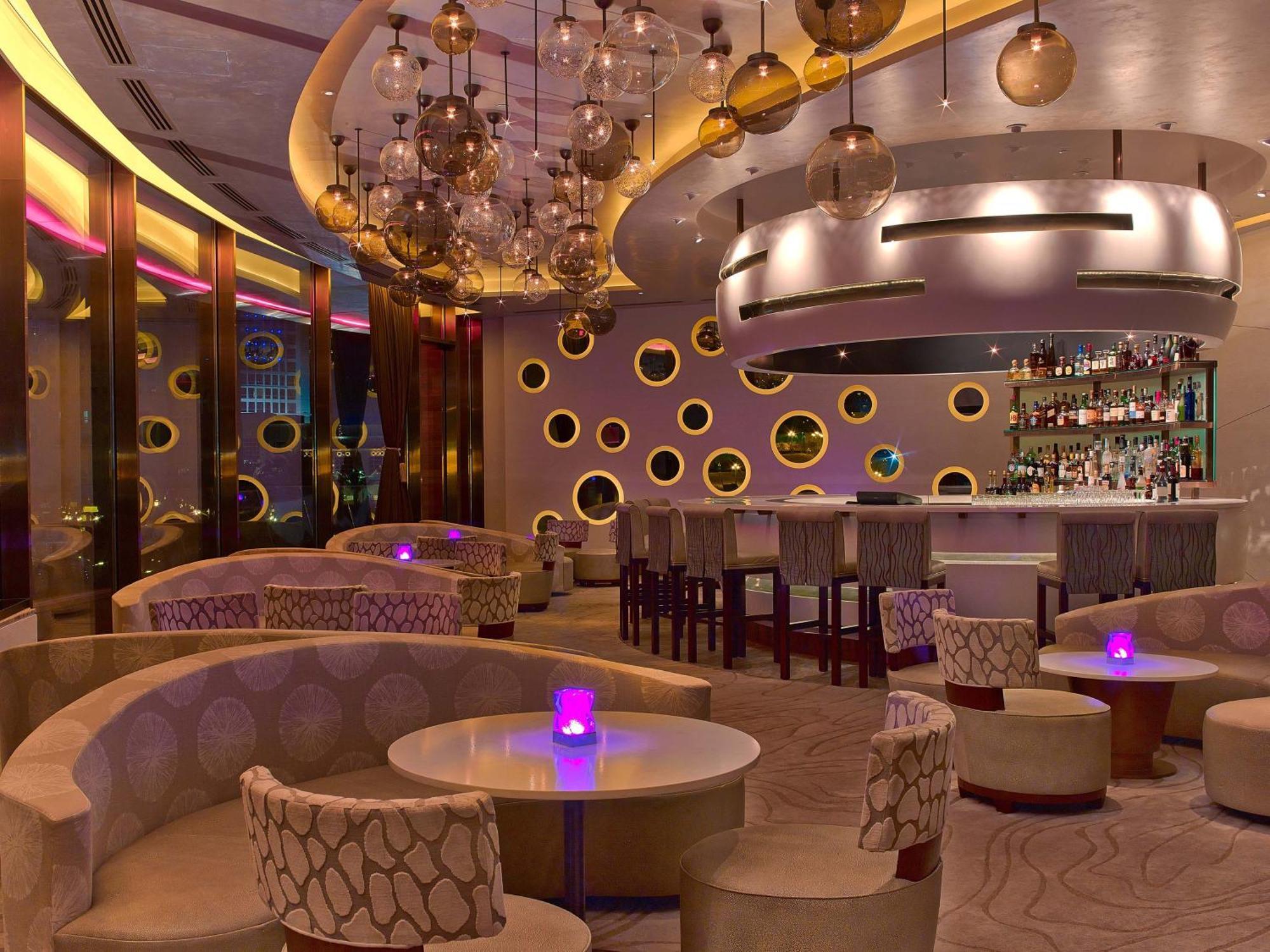 Four Seasons Hotel Doha Eksteriør billede The bar at the Wynn