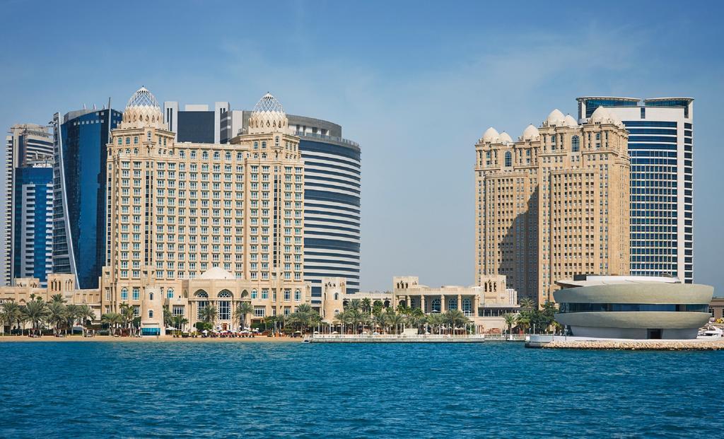 Four Seasons Hotel Doha Eksteriør billede The Jumeirah Beach Hotel (left) and Jumeirah Creekside (right)