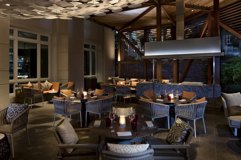 Four Seasons Hotel Doha Eksteriør billede The interior of the restaurant